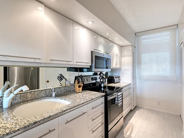 1085 Gulf Of Mexico Dr, Longboat Key, FL