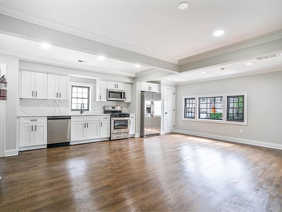 4th image of 941 Valley St #3