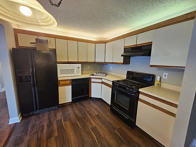 32 Holly Ct #32 — Photo 11