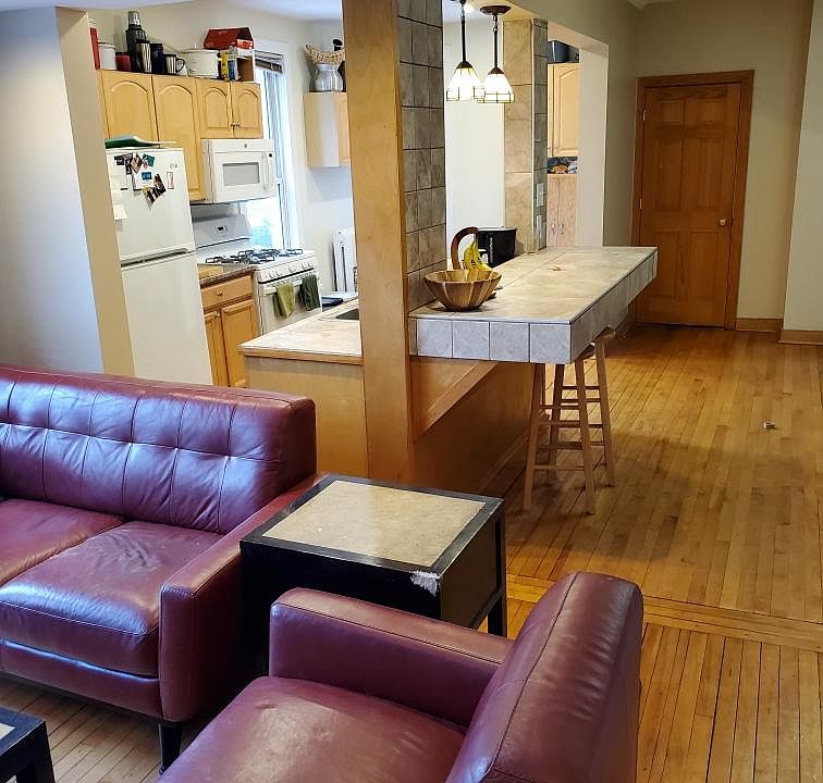 1st image of 2944 Grand Ave S #1