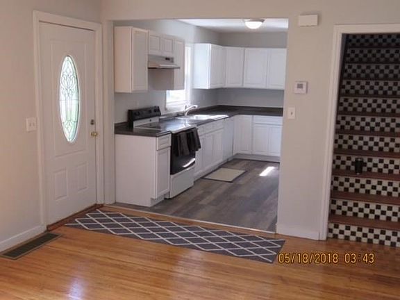 Front entrance to living room and kitchen