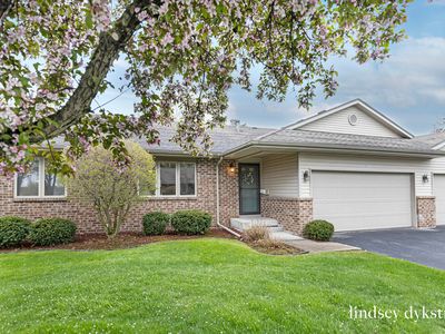 1013 Country Gdns NW, Grand Rapids, MI, 49534