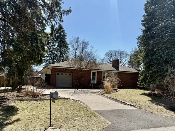 1404 Judith Ave, Roseville, MN 55113