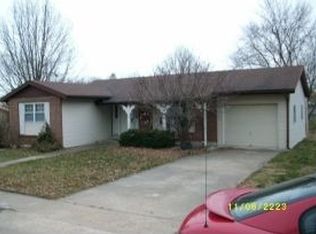 810 Lincoln St, Elsberry, MO 63343