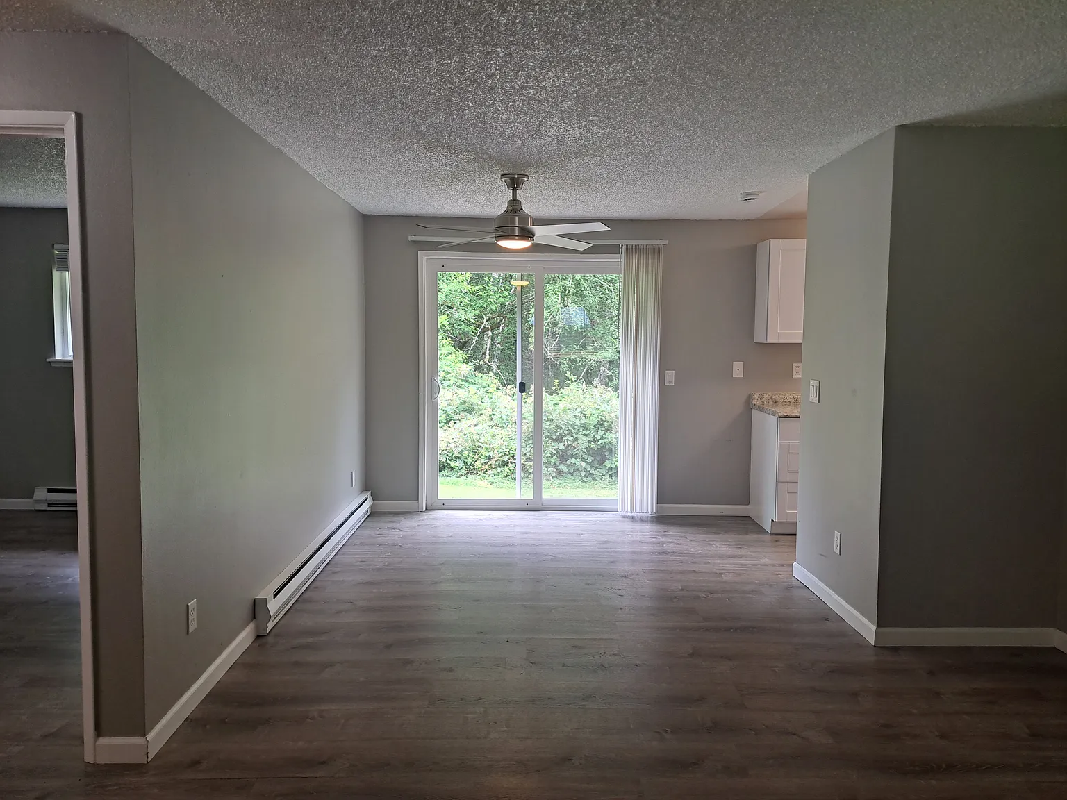 2 bed, 927 sqft, $1,985 — Photo 2