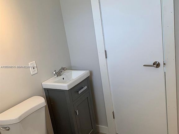 5th image of 2932 NW 16th Ave #2B