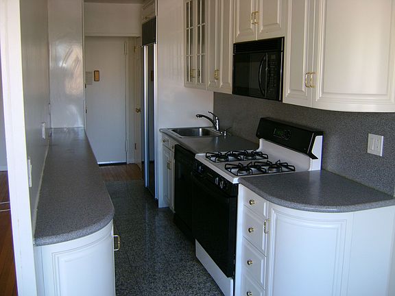 2nd image of 160 W 97th St APT 6b