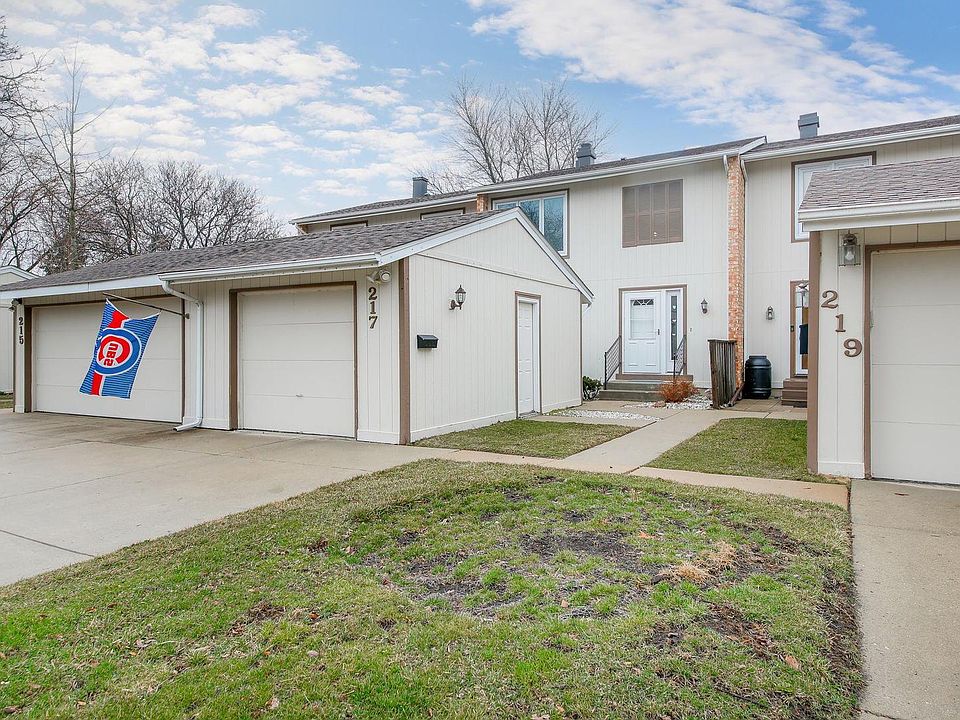 1st image of 217 Edgewater Dr