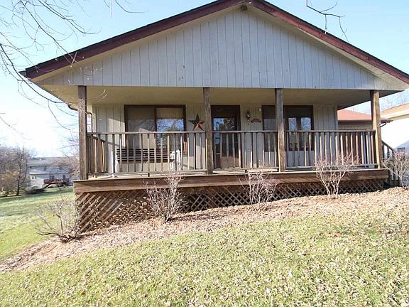 3rd image of 2200 Candlewick Dr SE
