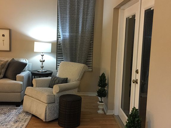 3rd image of 10039 Bucklin St