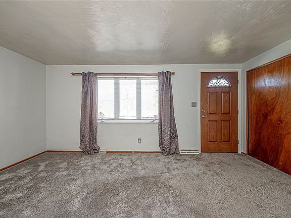 4th image of 214 Springwood Dr