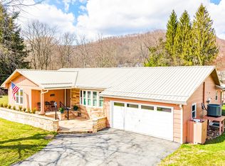 208 14th St, Rainelle, WV 25962