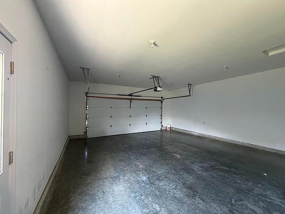 5th image of 820 W Stewart Street