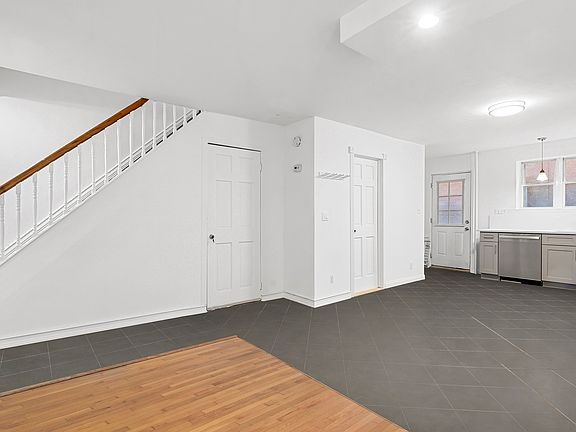 2nd image of 440A Hancock St #1