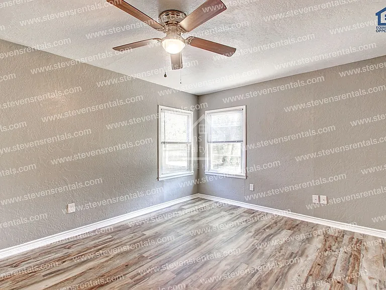 1210 NW Irwin Ave — Photo 30