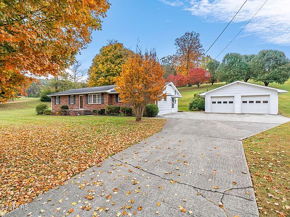 3rd image of 6726 Worthington Ln
