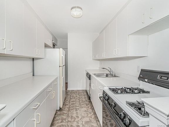 5th image of 3616 Henry Hudson Pkwy E APT 2IN