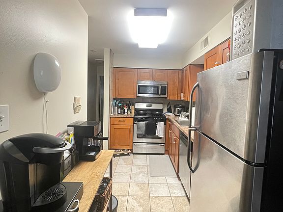 4th image of 674 N 19th St Floor 1