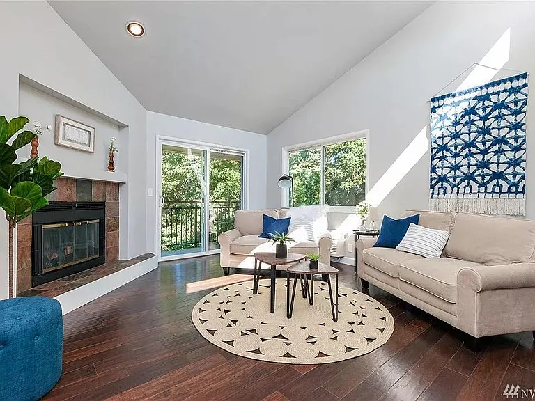9800 Roosevelt Way NE #31 — Photo 1