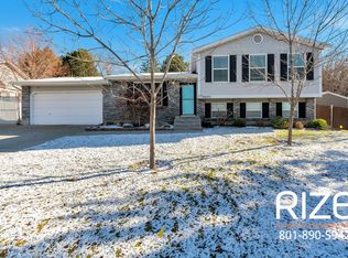 10223 S Countrywood Dr, Sandy, UT 84092