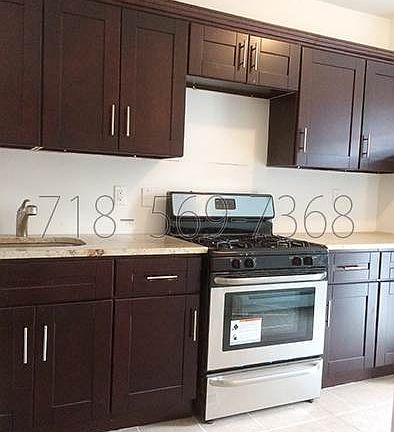4th image of 1304 Findlay Ave