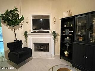 3rd image of 838 Grant Dr