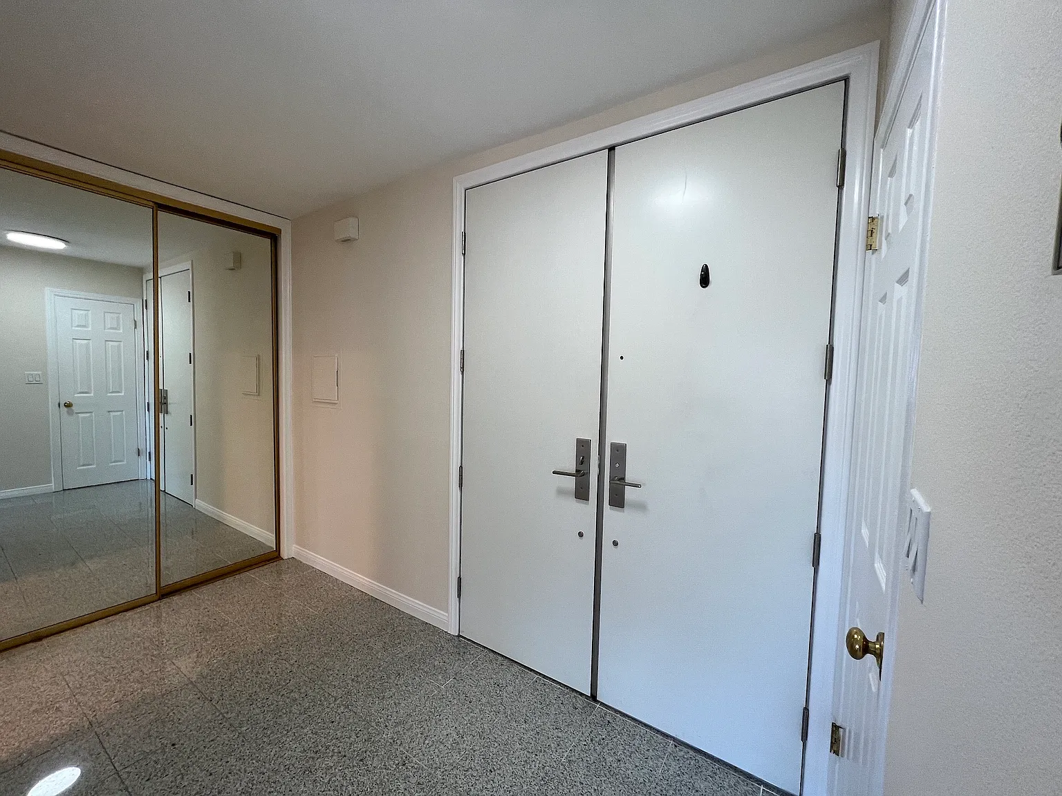 1 bed, $3,500 — Photo 2