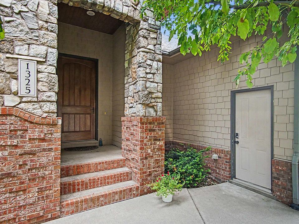 1st image of 1325 W Wicklow Ct