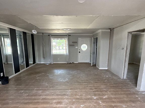 4th image of 7 Amity Ln