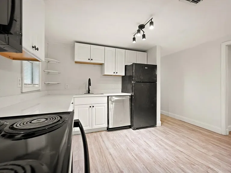 7903 New Kings Rd — Photo 7