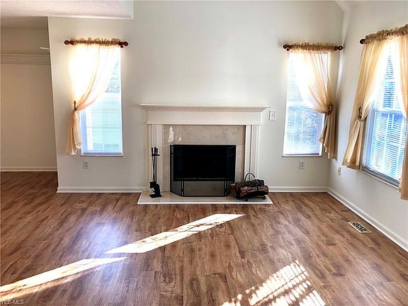 2nd image of 563 Parkside Ln