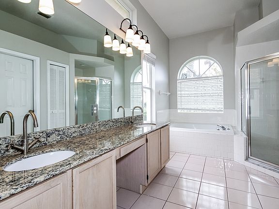 4th image of 9902 Colonnade Dr