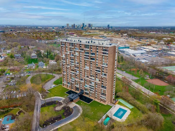 1000 Urlin Ave APT 1205, Grandview, OH 43212