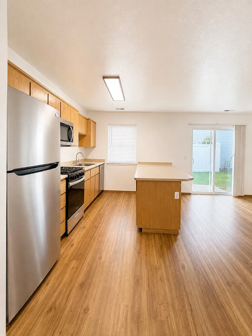 15546 N Vera St - 15546 N Vera St Unit 2 — Photo 1
