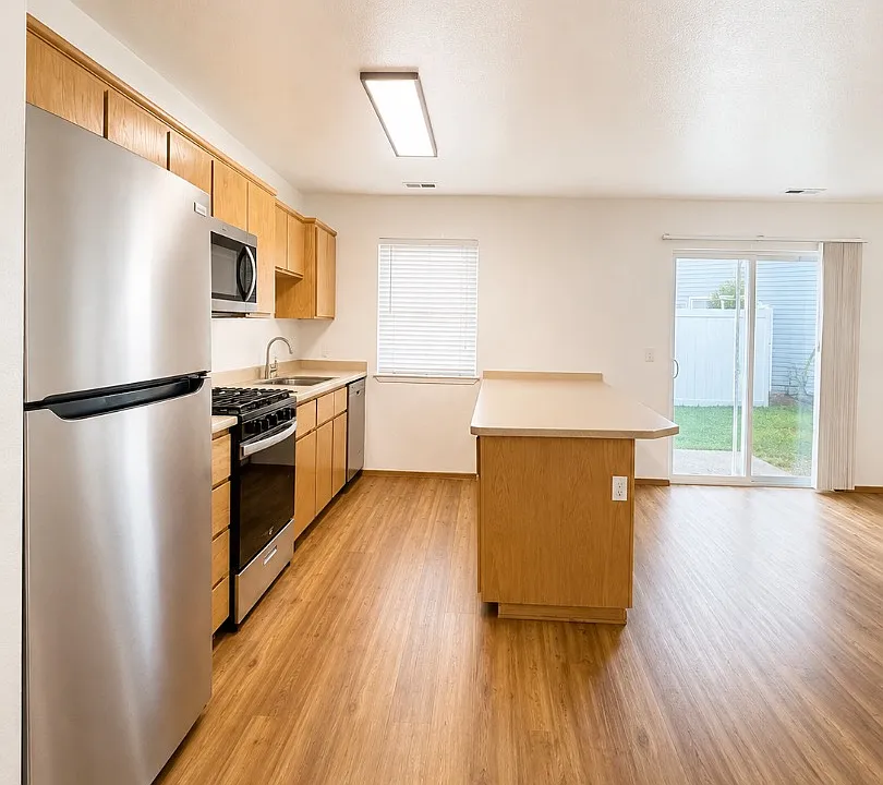 15546 N Vera St #2