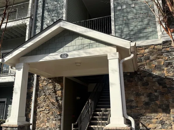 700 Vista Lake Dr APT 4, Candler, NC 28715