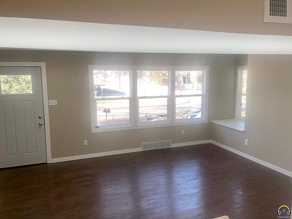 2nd image of 2800/2802 SE Massachusetts Ave
