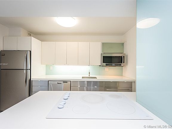 4th image of 100 Bayview Dr APT 222