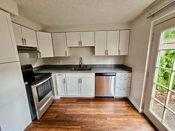 7116 196th St SW APT 5, Lynnwood, WA 98036