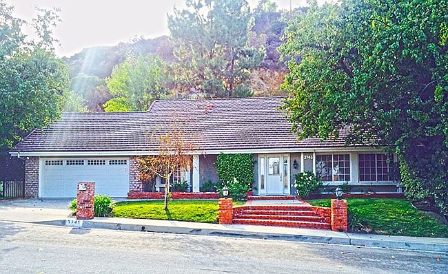 1st image of 3745 Gleneagles Dr