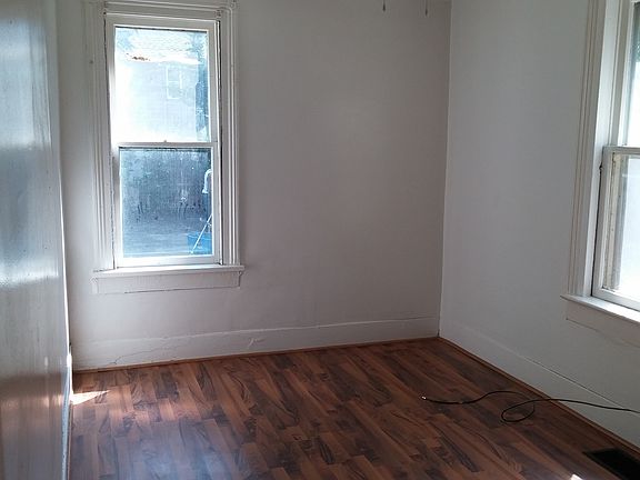 5th image of 713 Cedar St