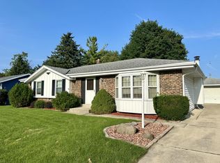 6240 S 39th St, Greenfield, WI 53221