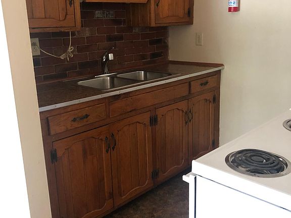 3rd image of 81 Catherine St #1