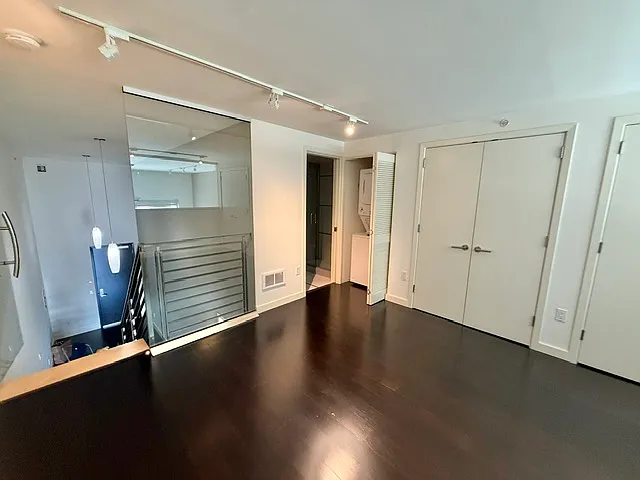 188 King St #401 — Photo 25