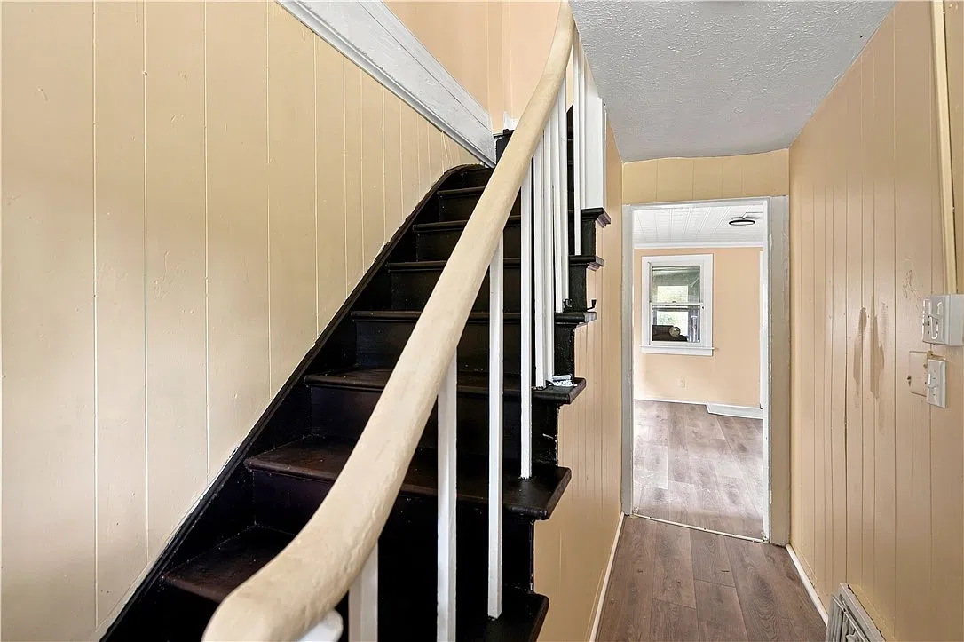 3 bed, 1.0 bath, 1182 sqft, $1,950 — Photo 4