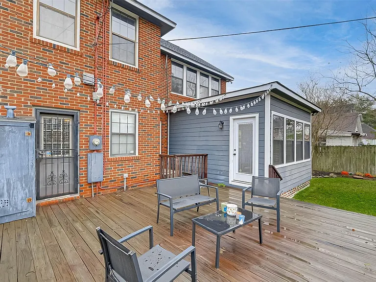 2412 Oakdale St — Photo 32