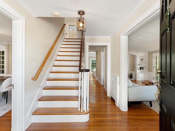 5th image of 30 Allen Rd