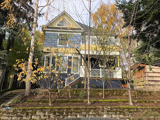 1923 SE Ash St — Photo 2