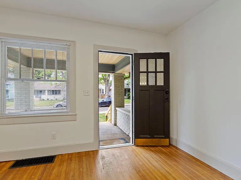 427 N Bancroft St — Photo 3