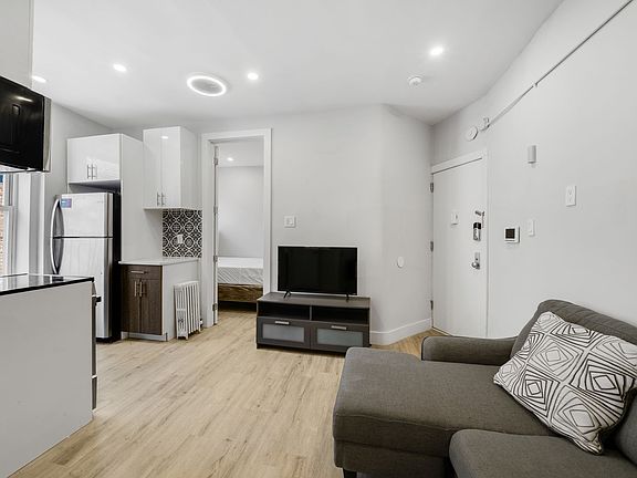 4th image of 2503 Hughes Ave #3C